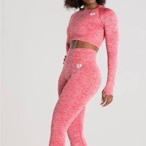 Move Seamless long sleeve crop top